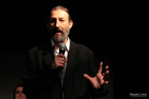 André Ceccato recebendo o prêmio de Melhor Ator no Festival ArtDeco