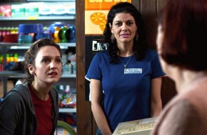 Gilda em "Trabalhar Cansa" de Juliana Rojas e Marco Dutra