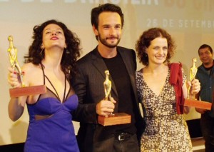 Gilda ao lado de Rodrigo Santoro e Denise Fraga, no Festival de Brasília