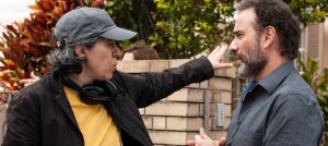 Lina dirigindo o ator e amigo Marco Ricca, em "Os Amigos".