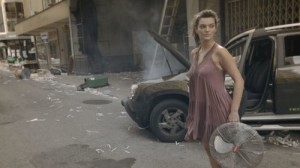 A atriz estreante Mayana Neiva em cena do filme O Tempo que Leva