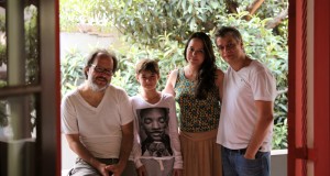 José Eduardo Belmonte , João Assunção, Luiza Cunha e Fábio Assunção na varanda da AIC durante uma pausa nos ensaios.