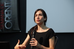 “Jogos de Cena, que em minha opinião é o ápice da obra de Coutinho, é seu filme solar, que ilumina todos os outros", comenta Ilana Feldman.