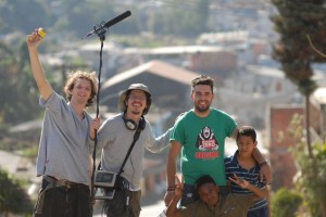 Equipe e atores no intervalo das gravações do curta. 
