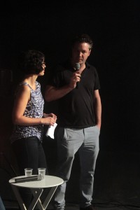 Os sócios-fundadores da AIC, Steven Richter e Flávia Rocha, abrindo o evento. 