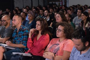 Estúdio AIC São Paulo, casa cheia para ouvir Zico Goés