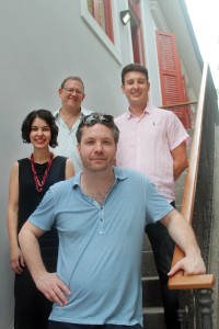 Os sócios da AIC, durante a inauguração da unidade carioca: Steven Richter, Flávia Rocha, Adriano Diniz e Julio Wainer