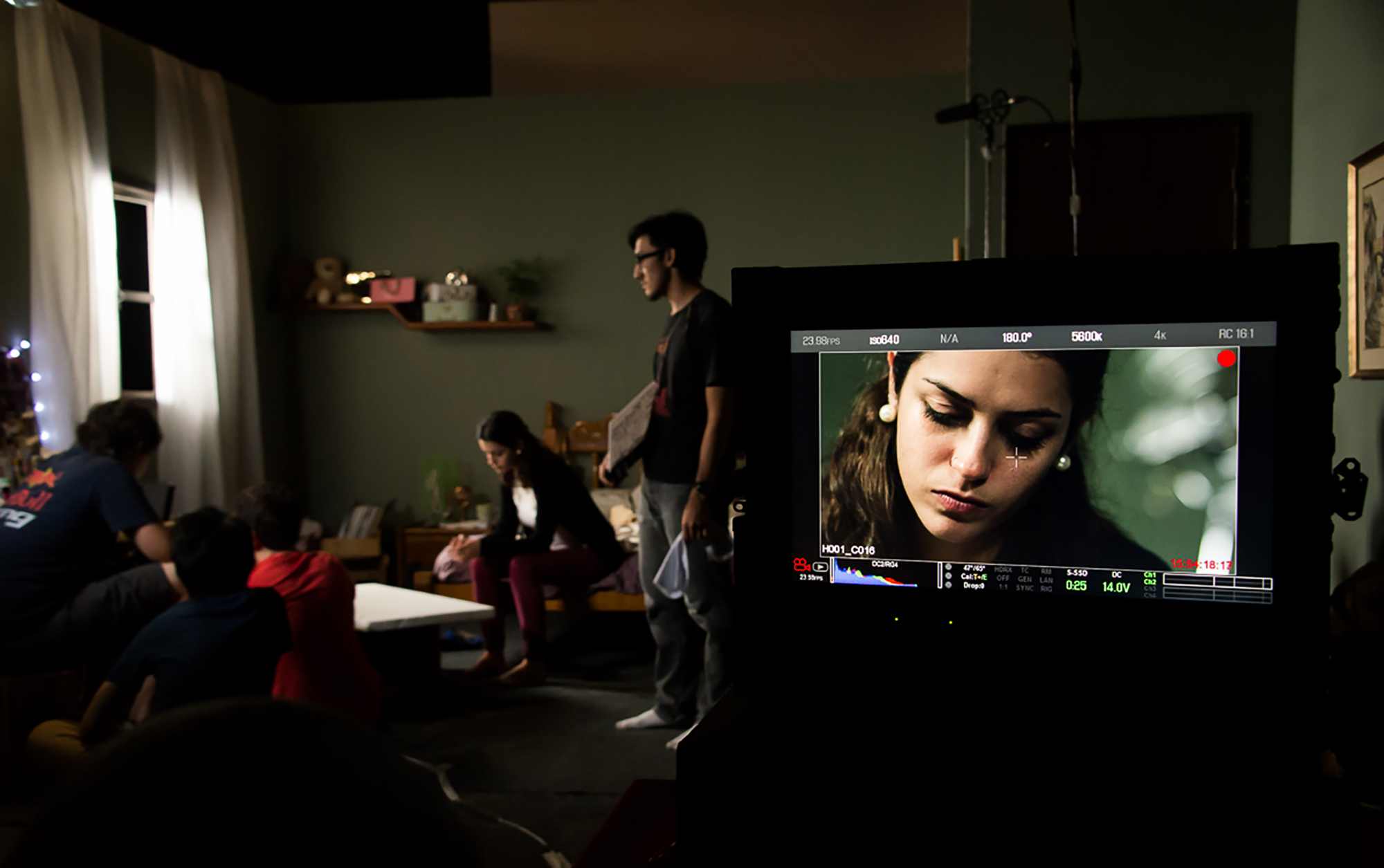 Entenda as diferenças entre atuação para cinema e teatro