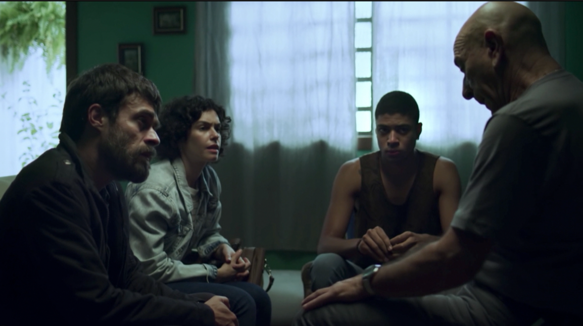 Victor Salomão, ex-aluno da AIC, estreia série "Os Ausentes" da HBO